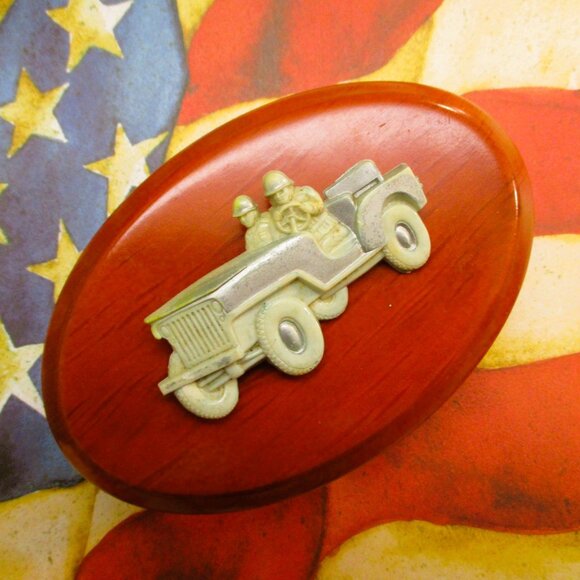 WWII MILITARY Home Front Jeep Soldiers Brooch ~ VINTAGE Military Jeep Book Piece - Picture 10 of 16